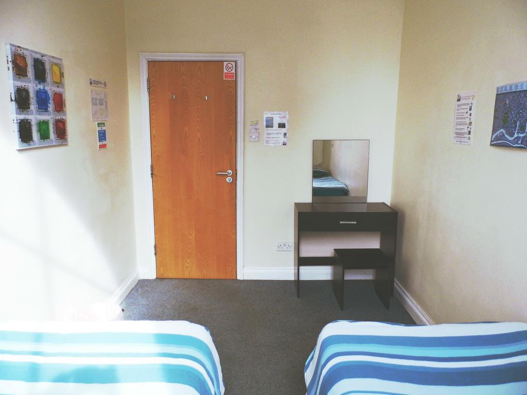 The Queens Hostel Bristol Bagian luar foto