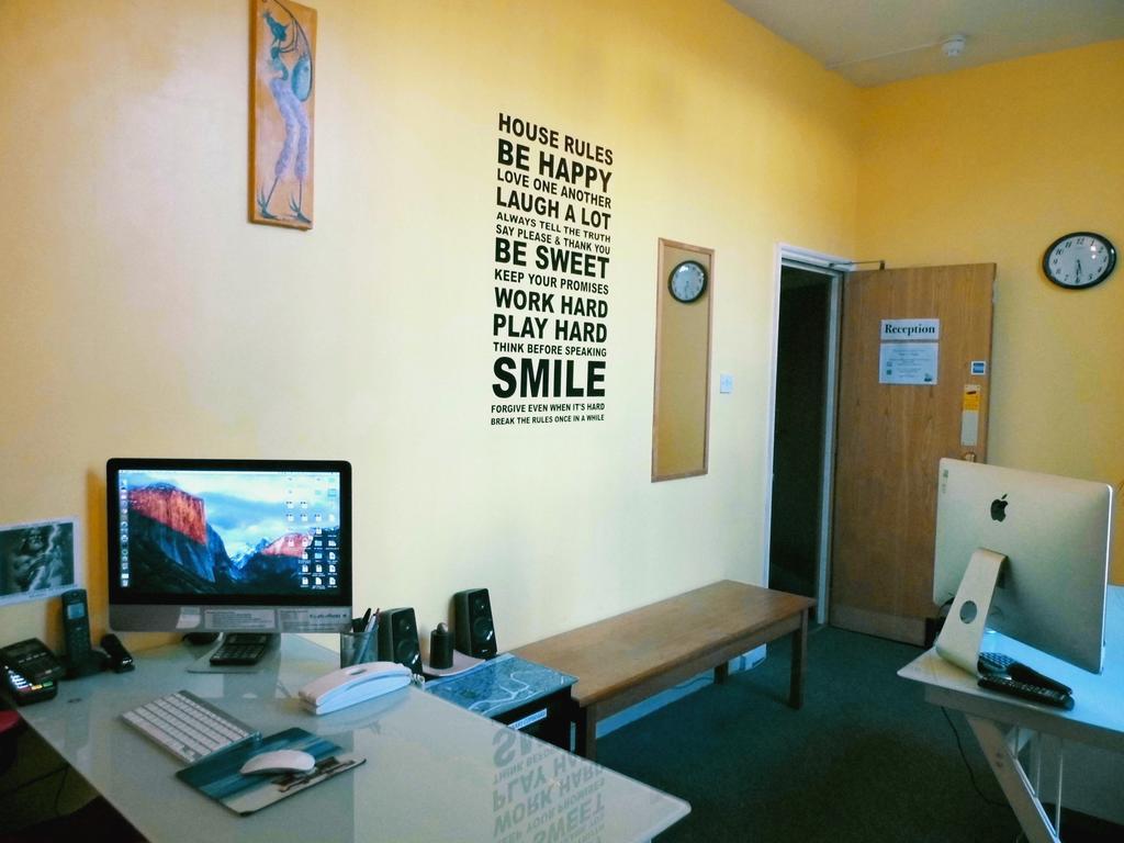 The Queens Hostel Bristol Bagian luar foto