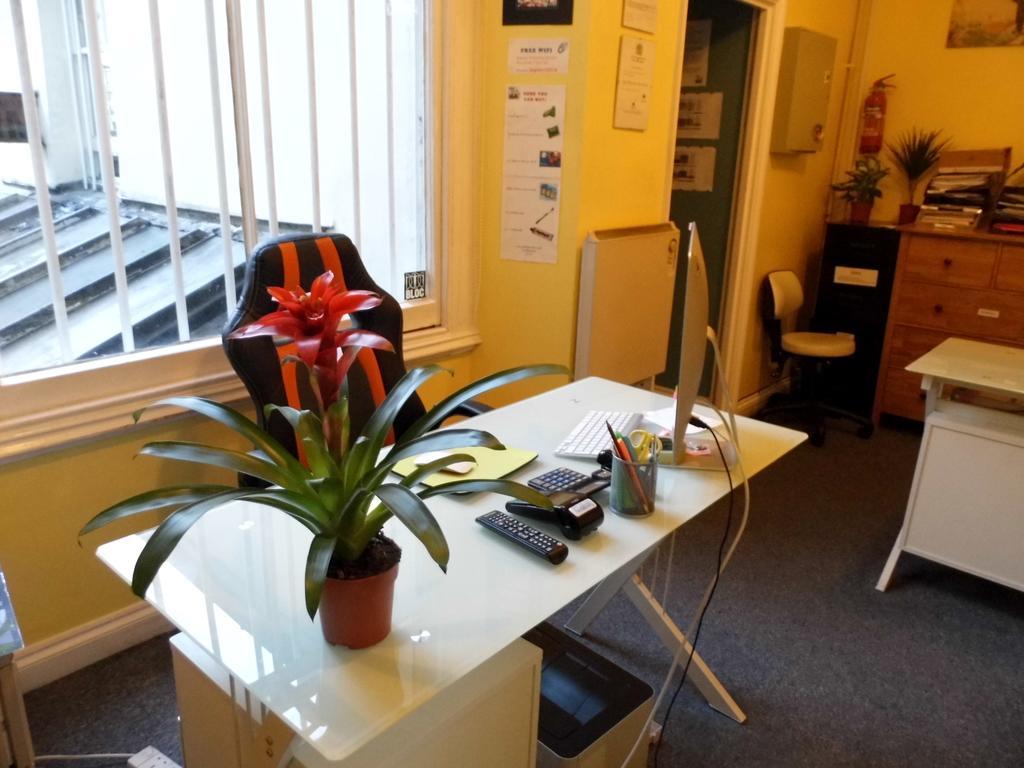 The Queens Hostel Bristol Bagian luar foto