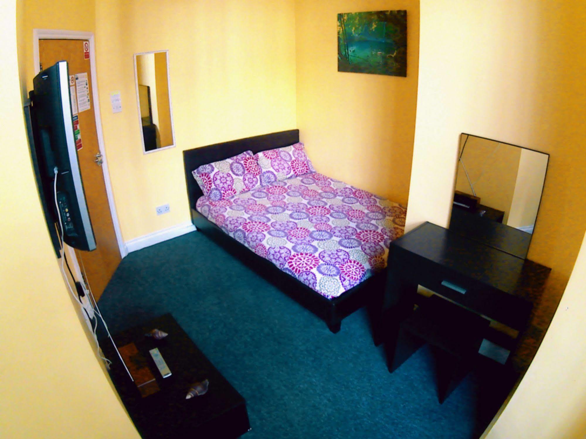 The Queens Hostel Bristol Bagian luar foto