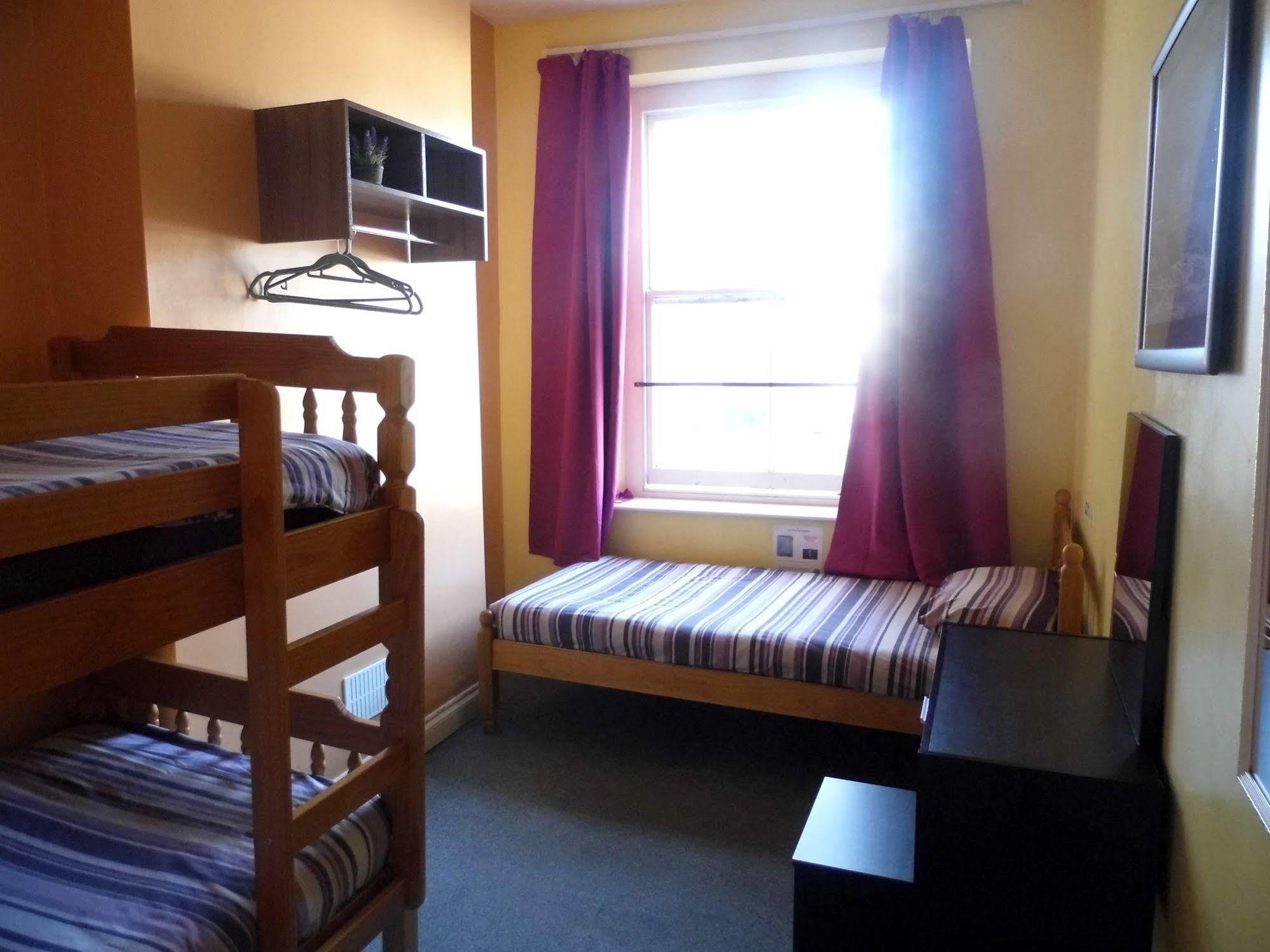 The Queens Hostel Bristol Bagian luar foto