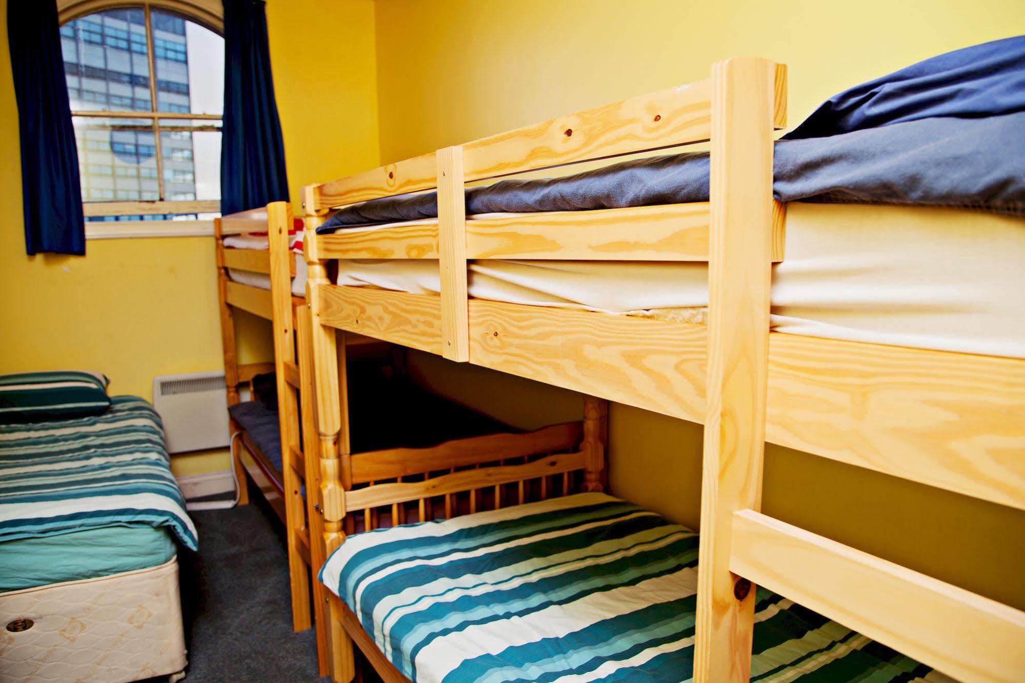 The Queens Hostel Bristol Bagian luar foto