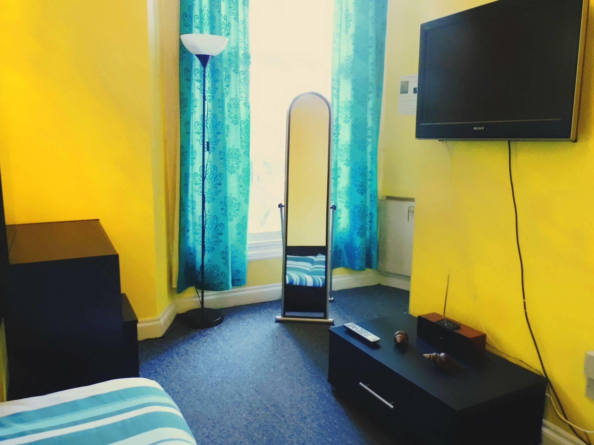 The Queens Hostel Bristol Bagian luar foto