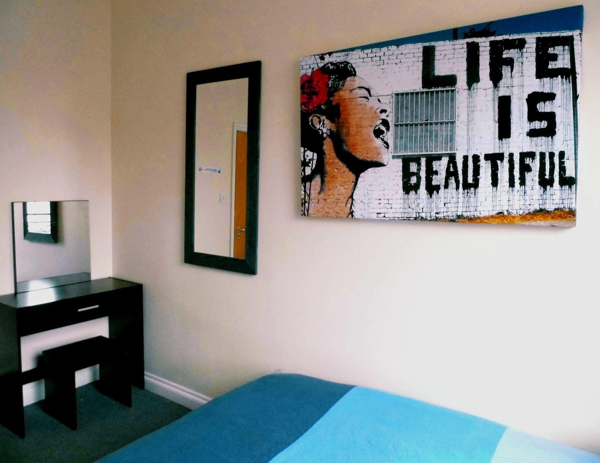 The Queens Hostel Bristol Bagian luar foto